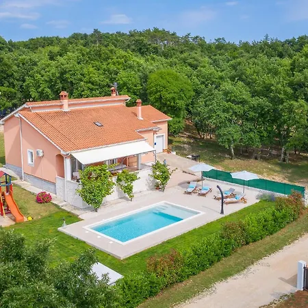 Lovely In With Wifi Holiday home
