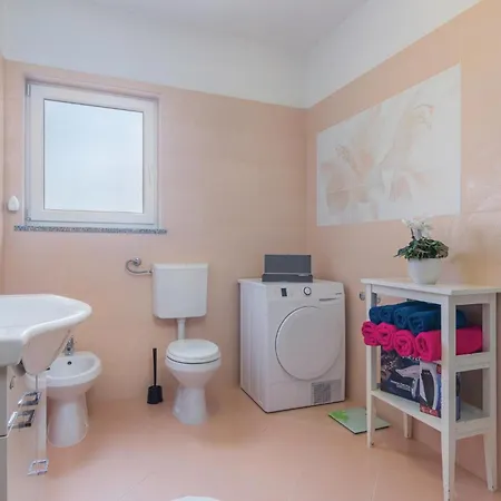 Lovely In With Wifi Holiday home *
