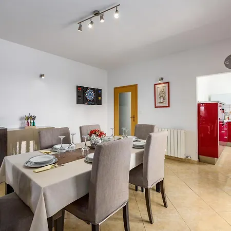 Holiday home Lovely In With Wifi Radetici
