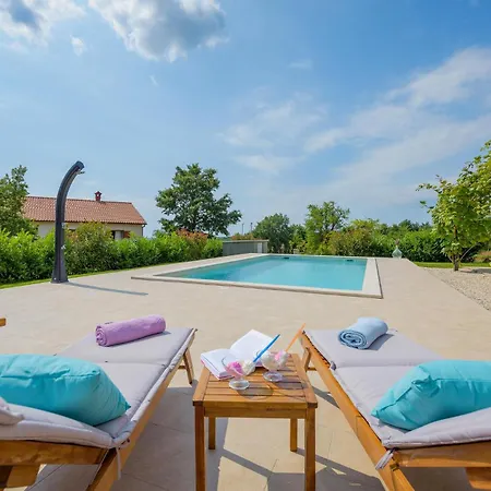 Lovely In With Wifi Holiday home